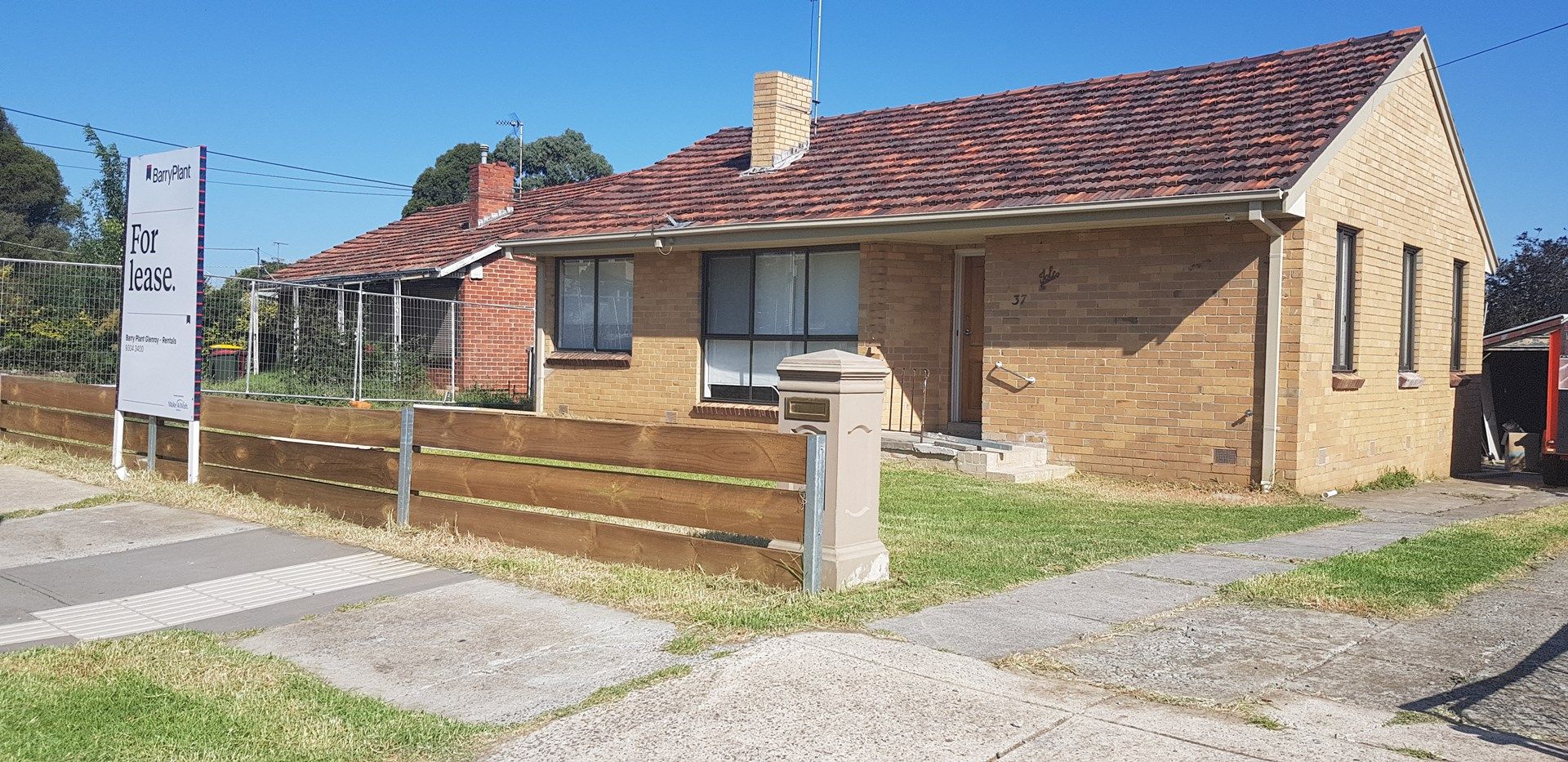 3 bedrooms House in 37 Sunset Boulevard JACANA VIC, 3047