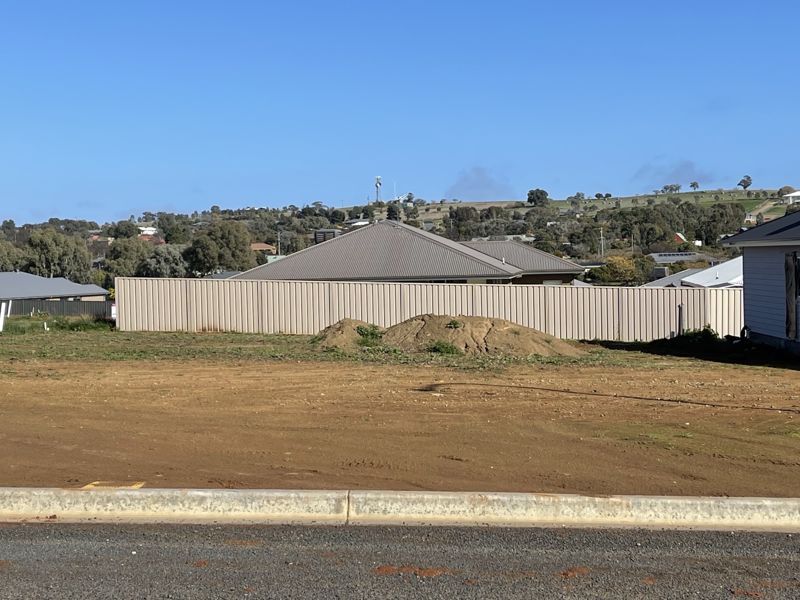 Vacant land in 18 Hayes Cres, JUNEE NSW, 2663