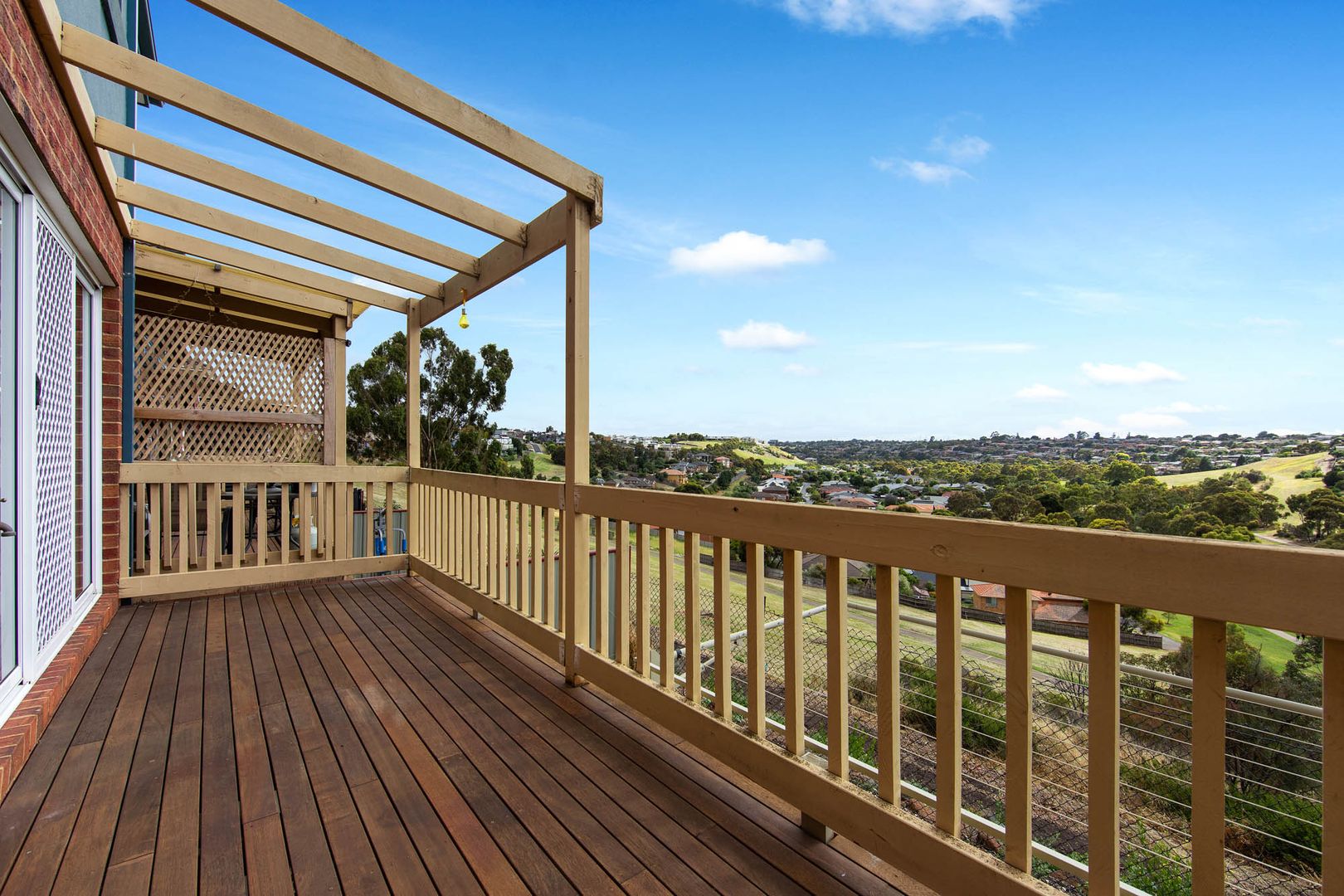 17 Balerno Circle, Gowanbrae VIC 3043