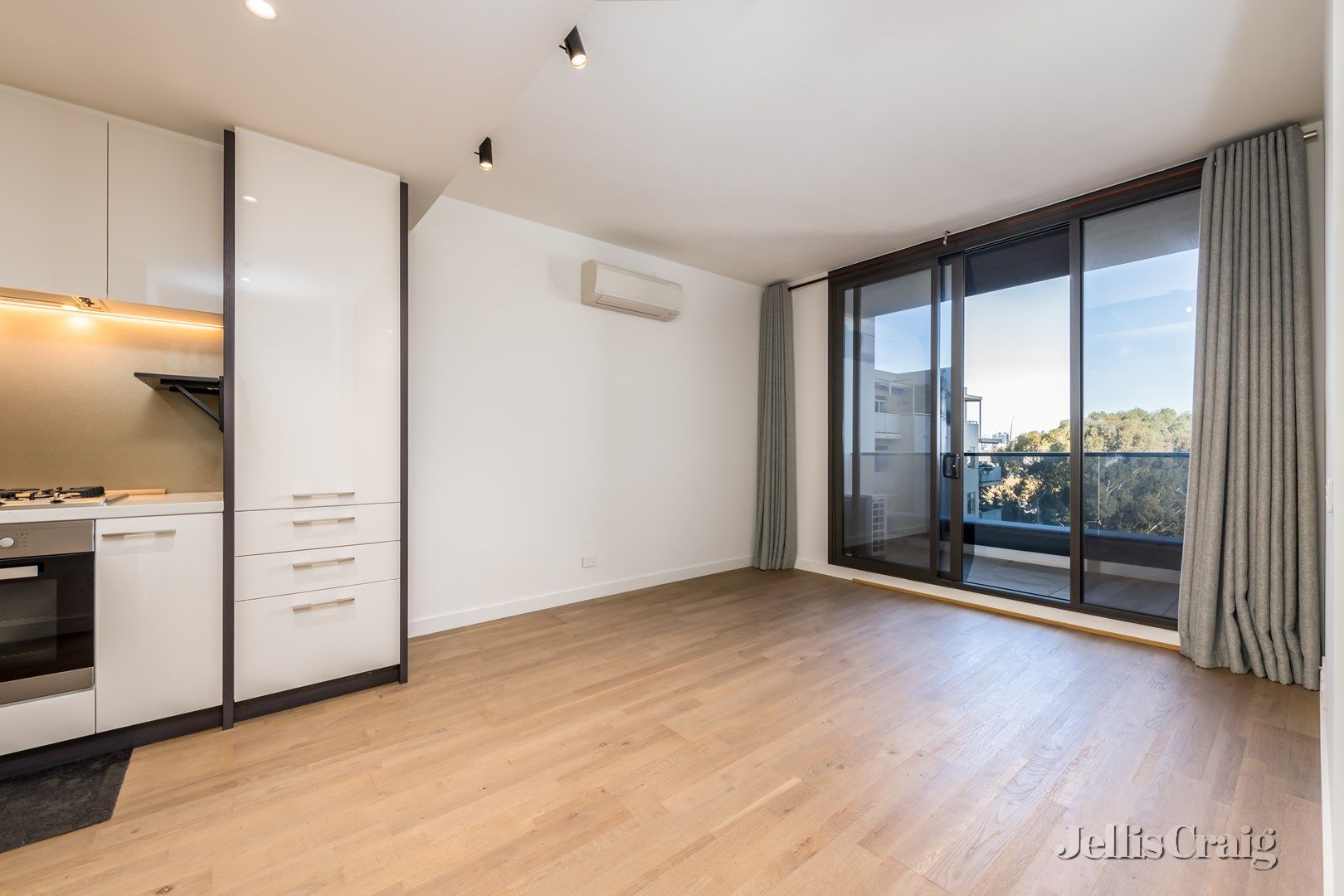 2 bedrooms Apartment / Unit / Flat in 321/288 Albert Street BRUNSWICK VIC, 3056