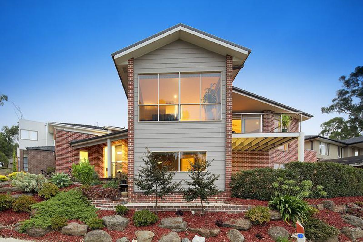 4 bedrooms House in 43 Crestwood Avenue MACLEOD VIC, 3085