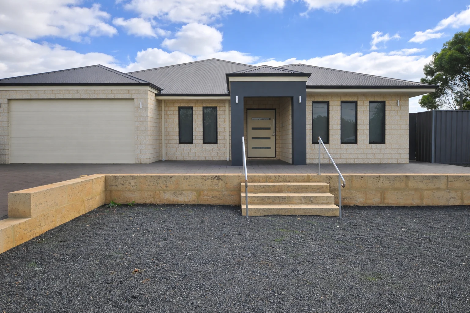 Primary image of 86 Felspar St, Narrogin WA 6312
