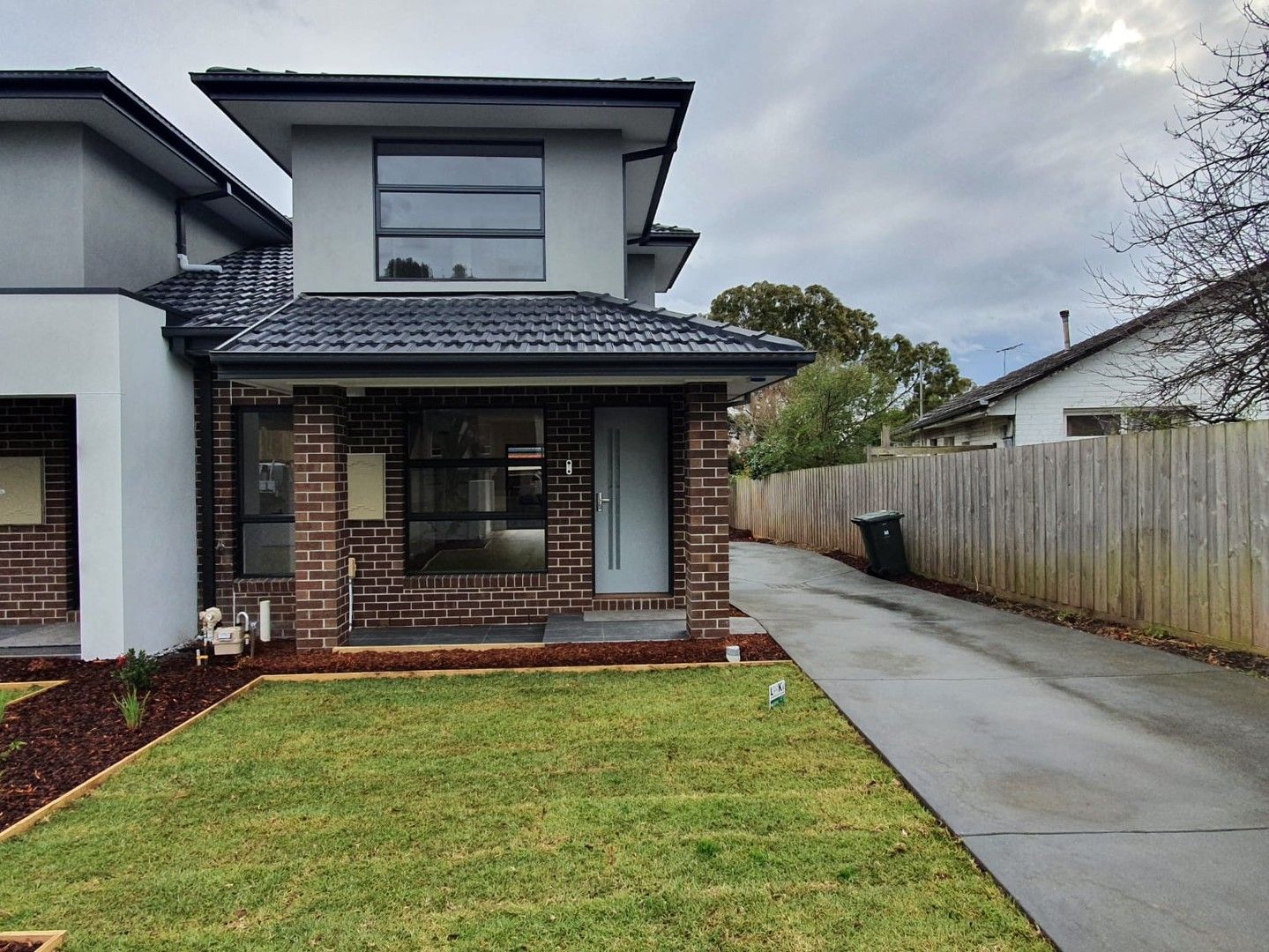 2 bedrooms Townhouse in 1A/39 Hillview Avenue MOUNT WAVERLEY VIC, 3149