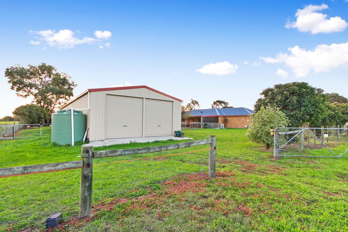 10 Galway Drive, Stratford VIC 3862, Image 2