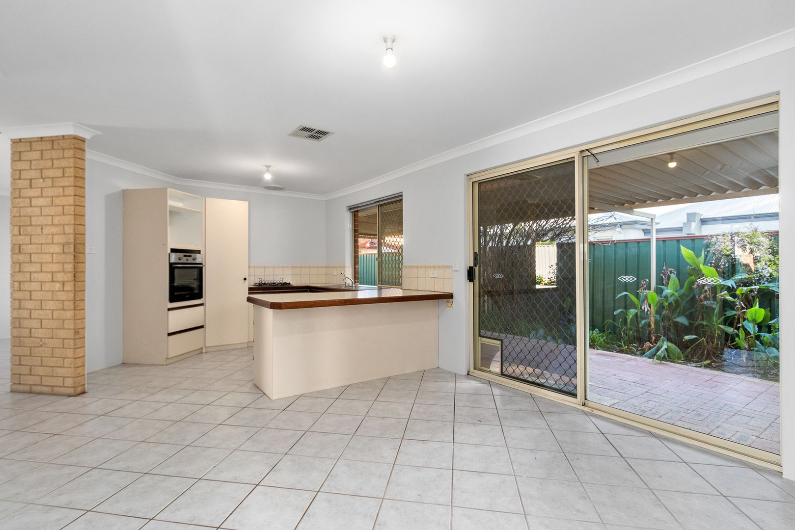 Unit 2/22 Locksley Ave, Armadale WA 6112, Image 2