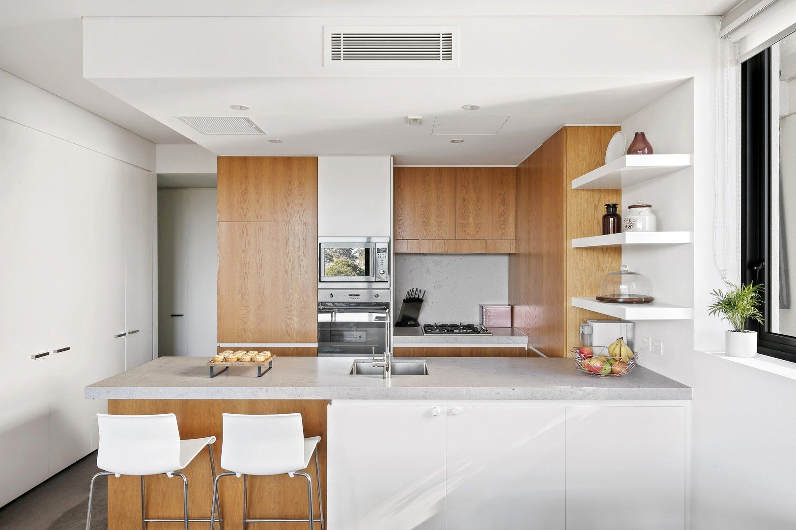 2 bedrooms Apartment / Unit / Flat in A608/33 Bridge Street ERSKINEVILLE NSW, 2043