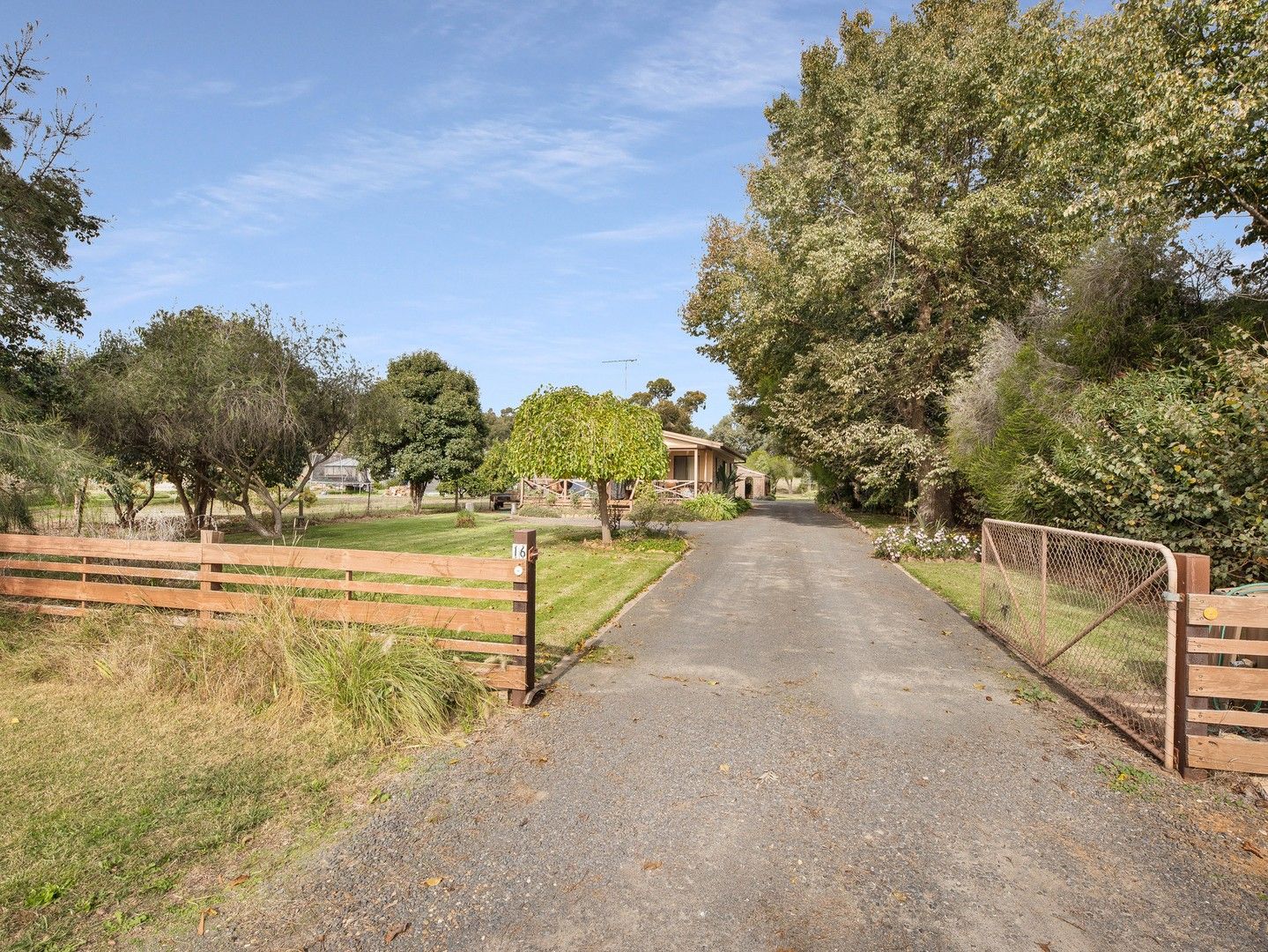 16 Main Street, Eldorado VIC 3746, Image 1