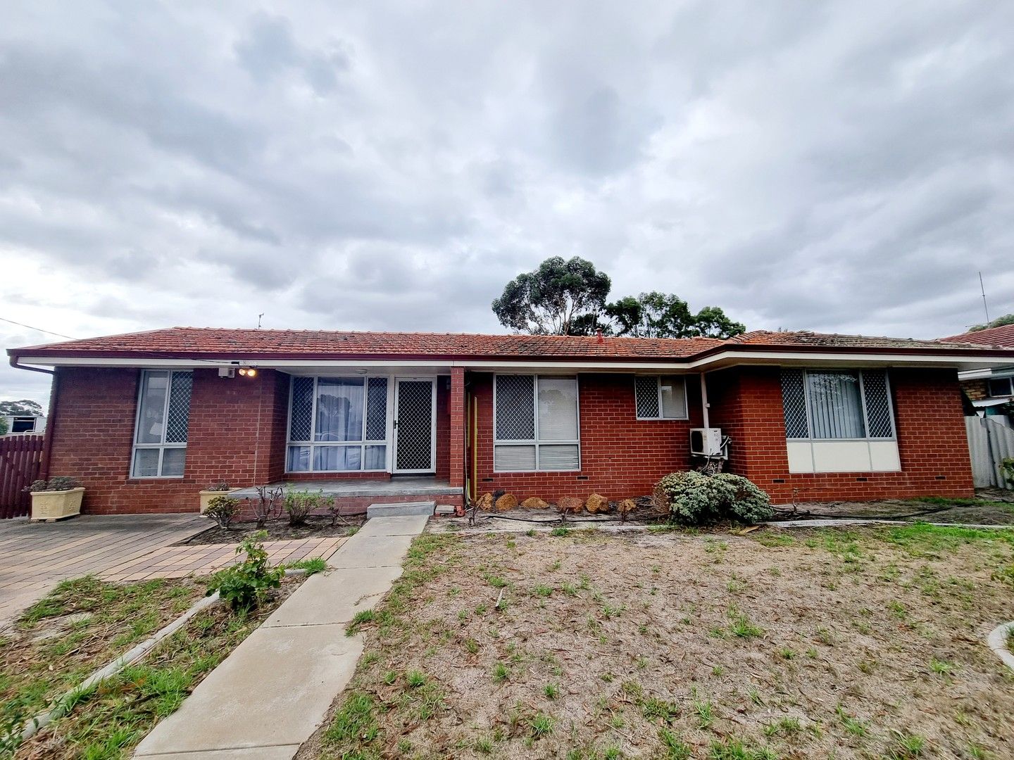 3 bedrooms House in 13 Hakea Avenue KATANNING WA, 6317