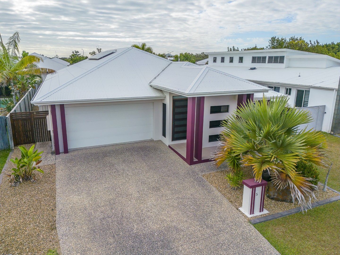 4 bedrooms House in 5 Saba Street BURDELL QLD, 4818