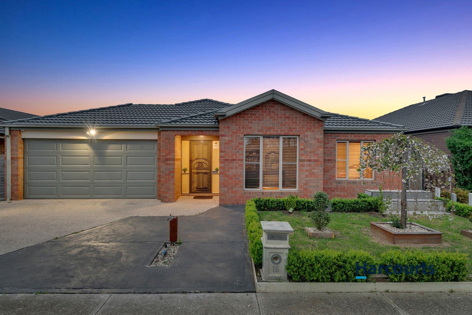 5 bedrooms House in 15 Swordgrass Avenue TARNEIT VIC, 3029
