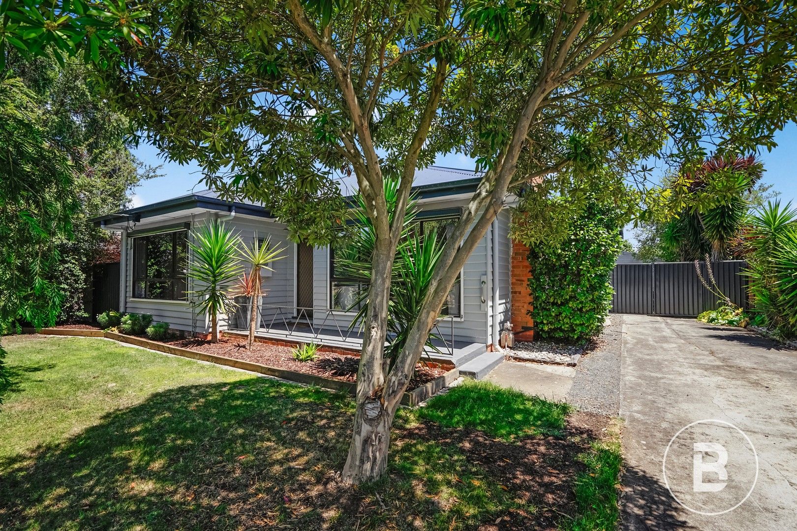 3 bedrooms House in 5 Halbert Street WENDOUREE VIC, 3355