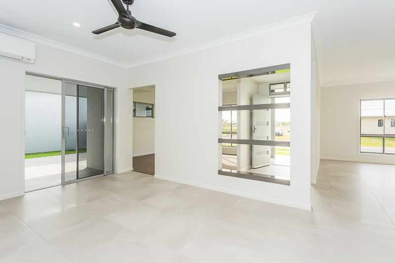 52 Primavera Boulevard, Beaconsfield QLD 4740, Image 2