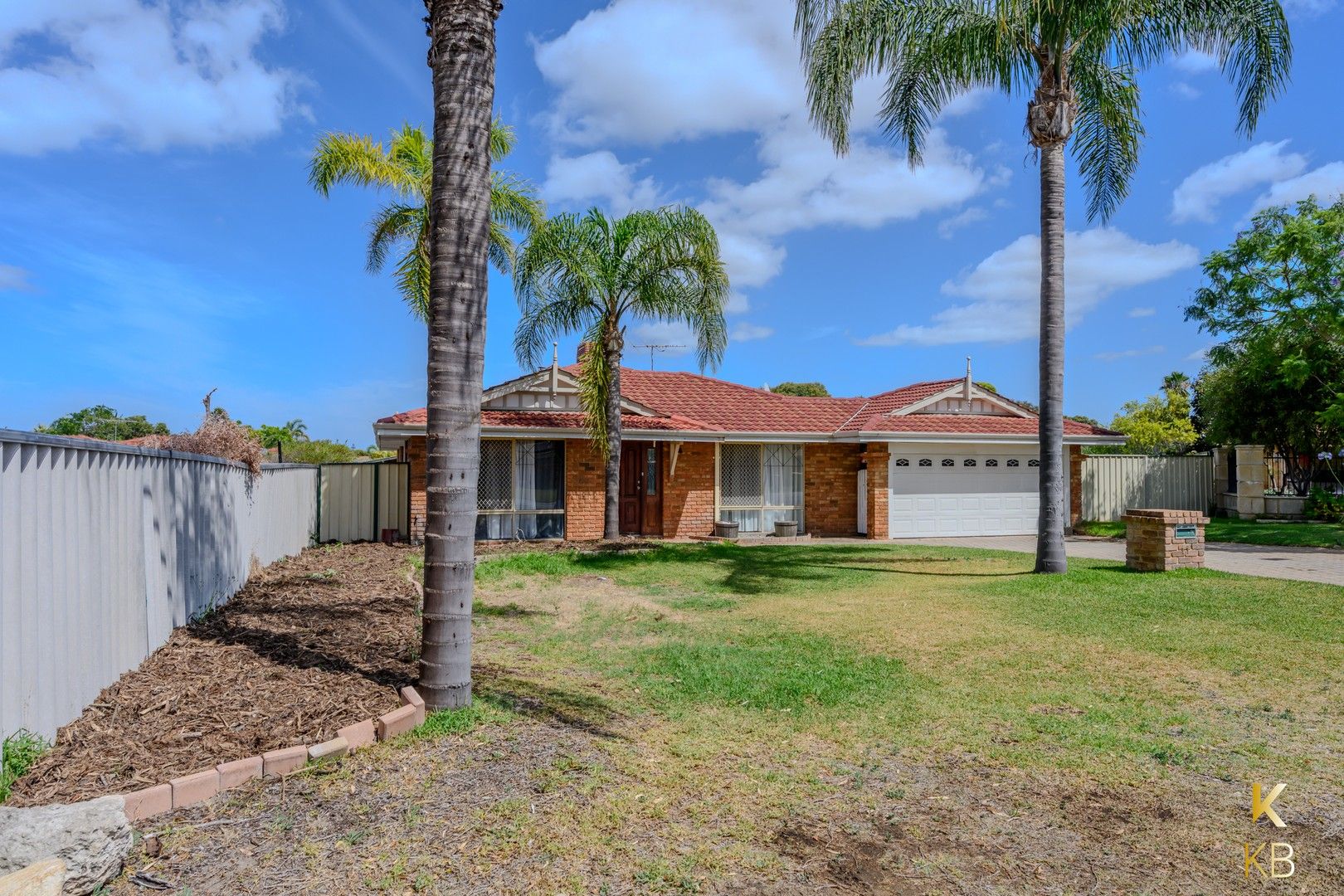 4 bedrooms House in 11 Durban Pl WARNBRO WA, 6169