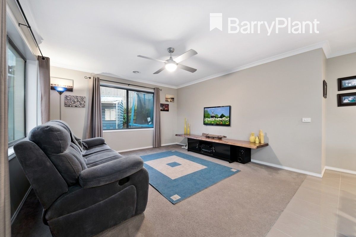 3 Heyington Place, Drouin VIC 3818, Image 2