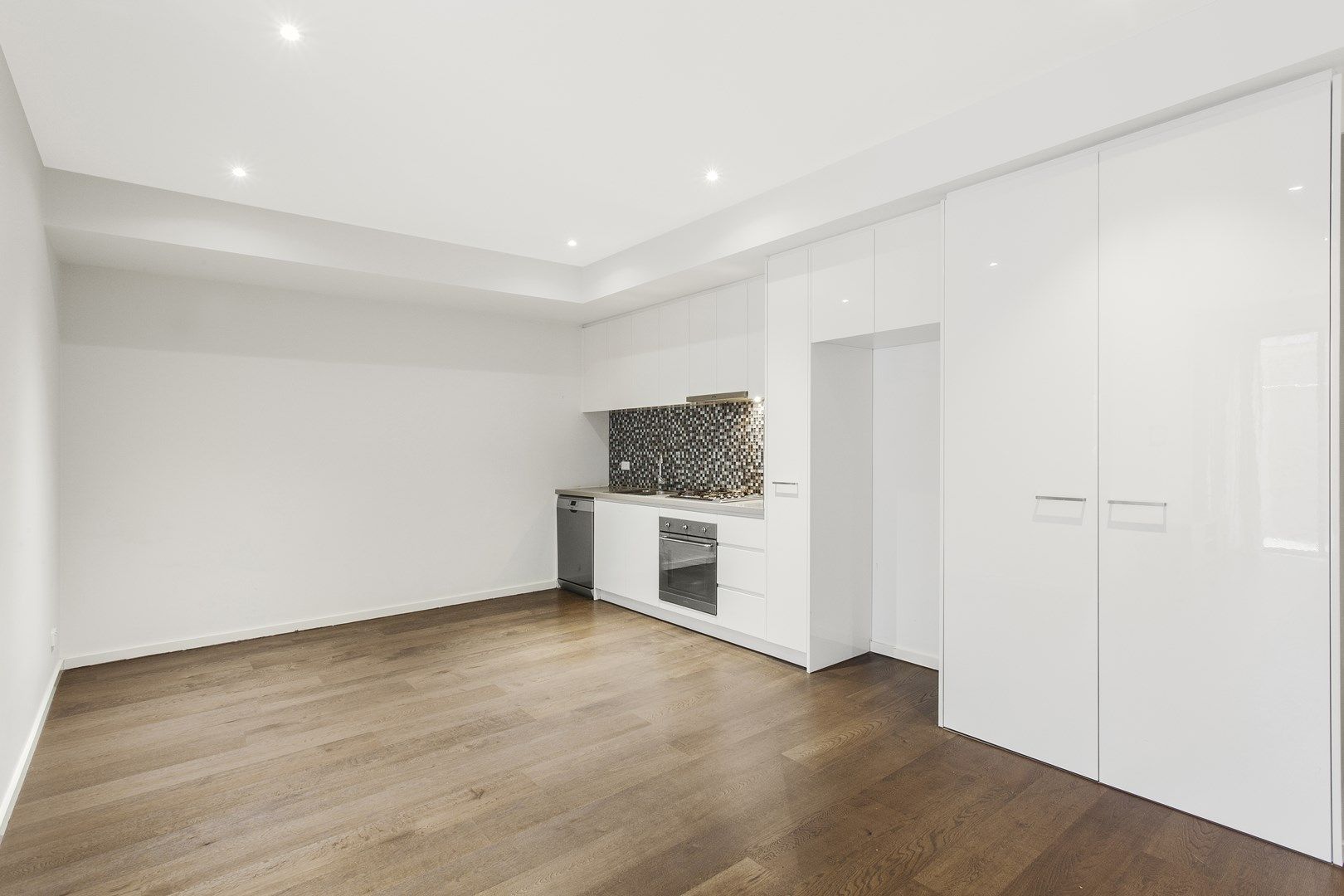 2 bedrooms Apartment / Unit / Flat in 4/124 Murrumbeena Road MURRUMBEENA VIC, 3163