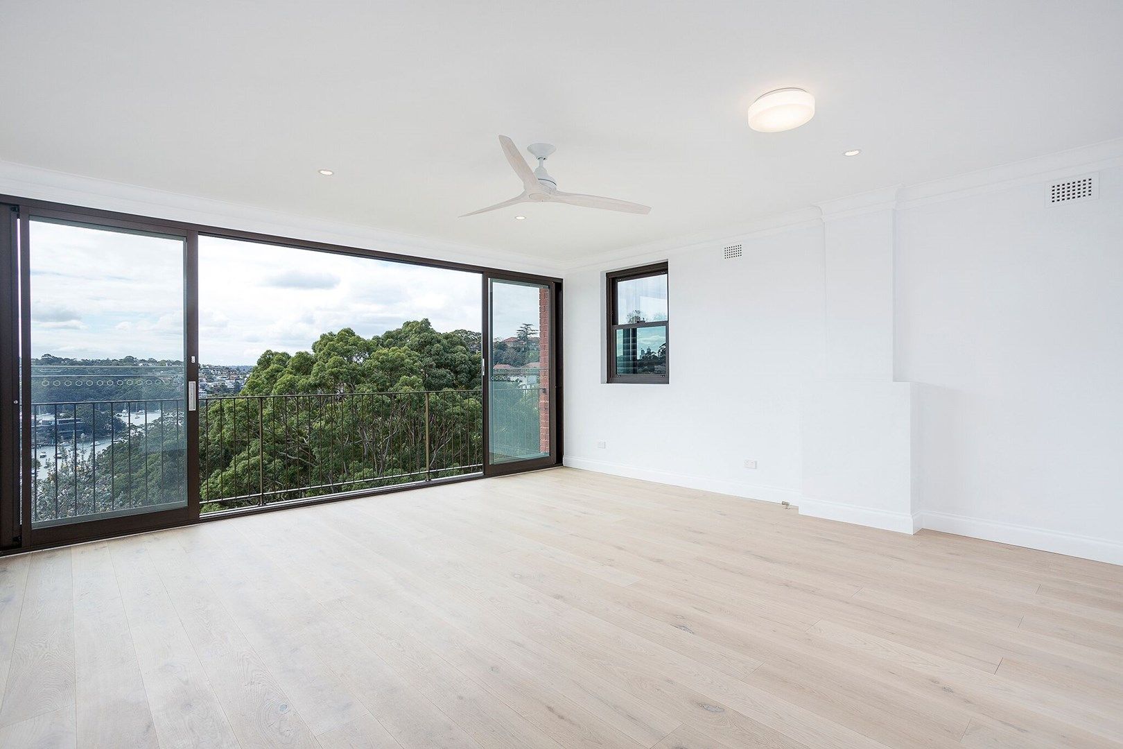 2 bedrooms Apartment / Unit / Flat in 2/64 Benelong Road CREMORNE NSW, 2090