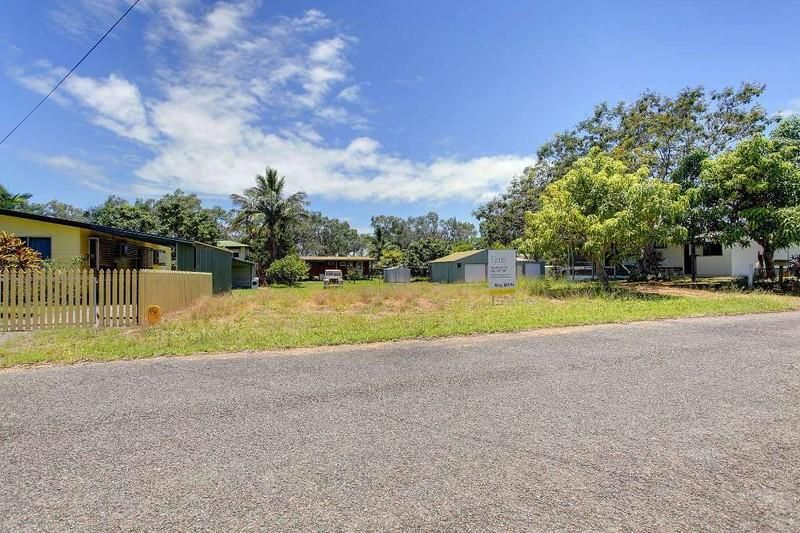 65 John Dory Street, CUNGULLA QLD 4816, Image 2