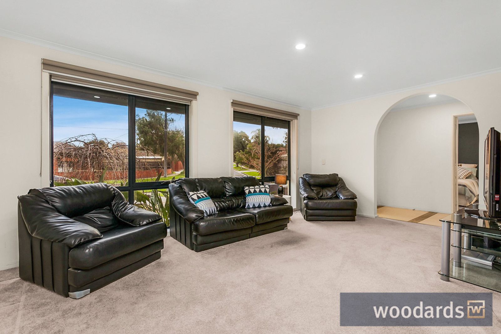 8 Elliminya Court, Clarinda VIC 3169, Image 1