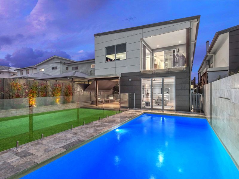 5 bedrooms House in 31 Wyena Street CAMP HILL QLD, 4152