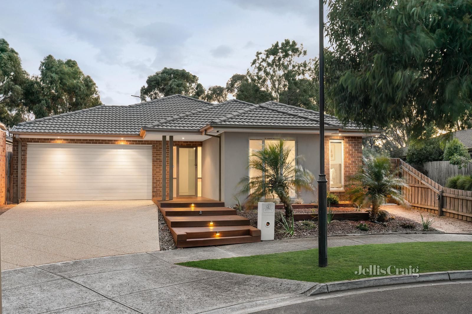 4 bedrooms House in 4 Secluded Place DOREEN VIC, 3754