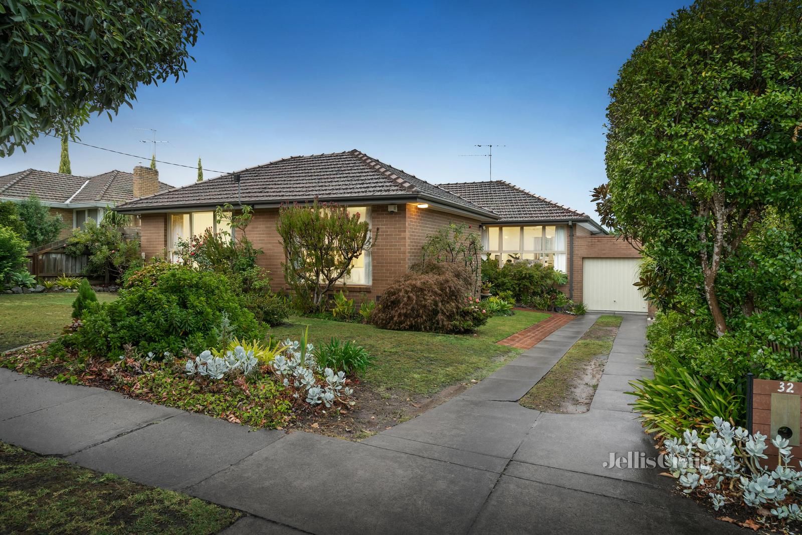 32 Roberts Street, Glen Waverley VIC 3150, Image 0