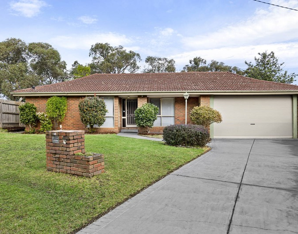 12 Helston Court, Croydon Hills VIC 3136