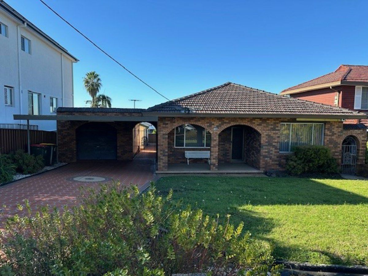 4 bedrooms House in 18 Beresford Road GREYSTANES NSW, 2145