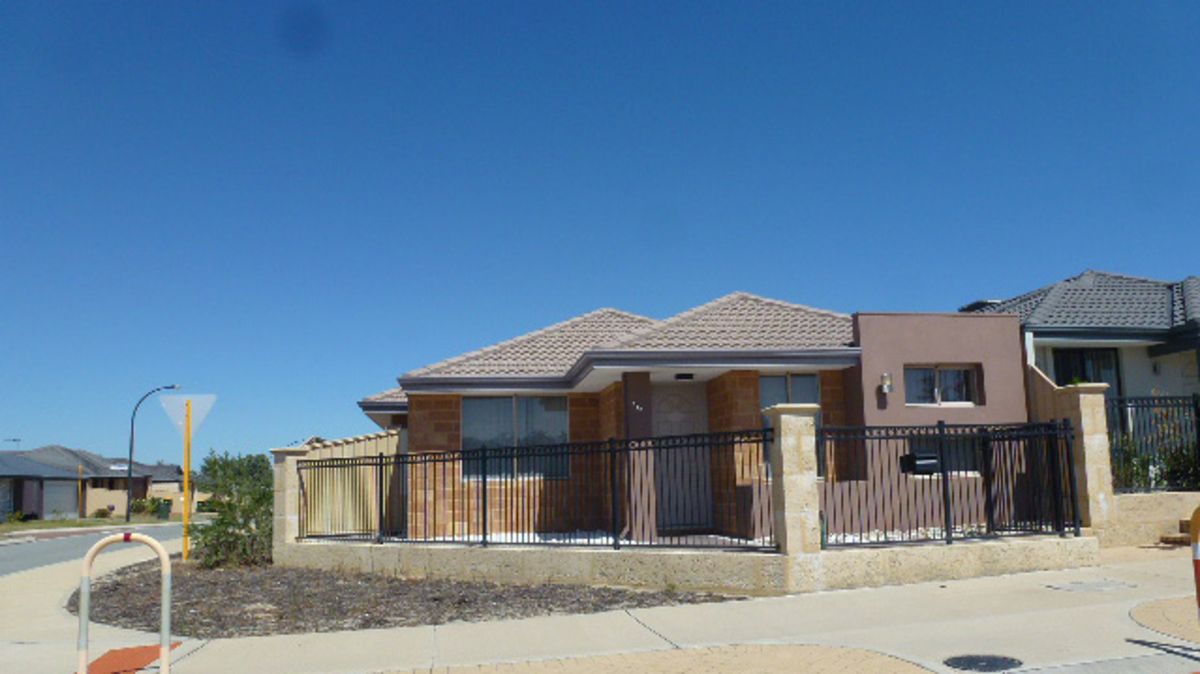 4 bedrooms House in 113 Millbrook Avenue BERTRAM WA, 6167