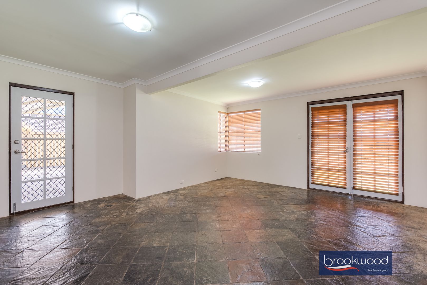 23 Markham Way, Swan View WA 6056, Image 2