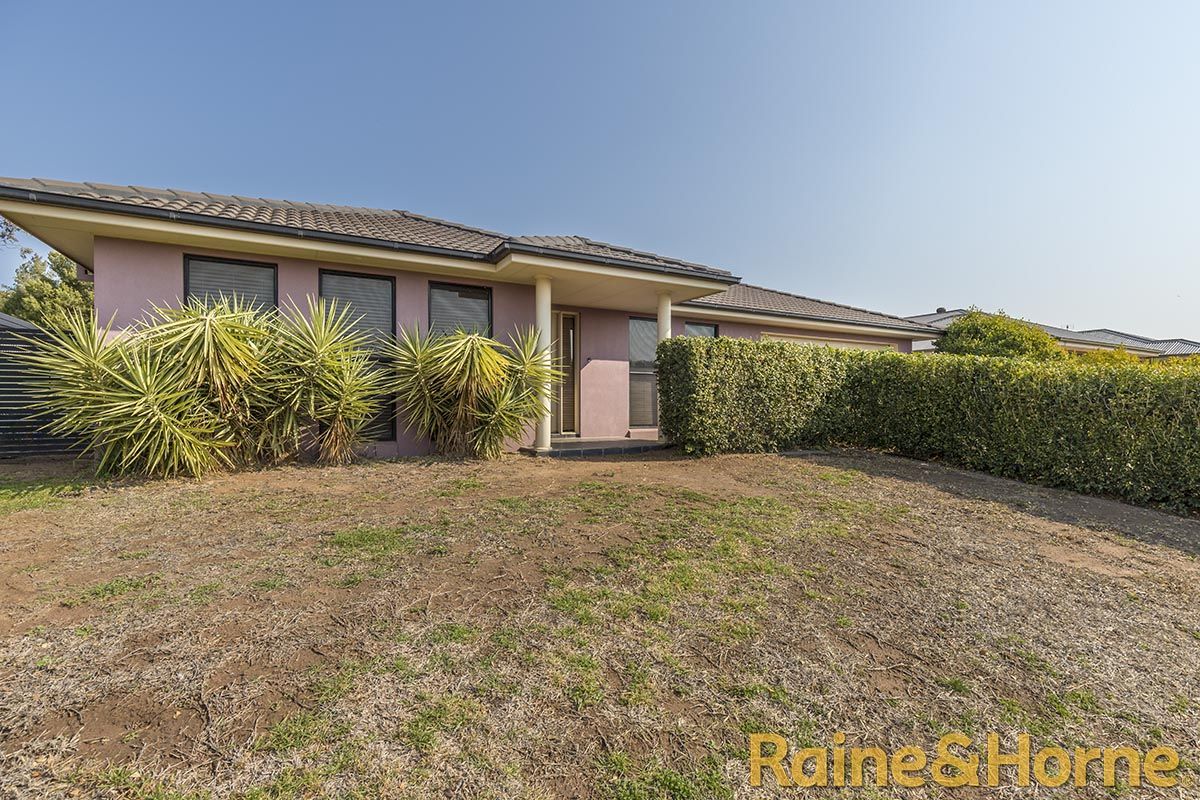 12 Cypress Point Drive, Dubbo NSW 2830, Image 1