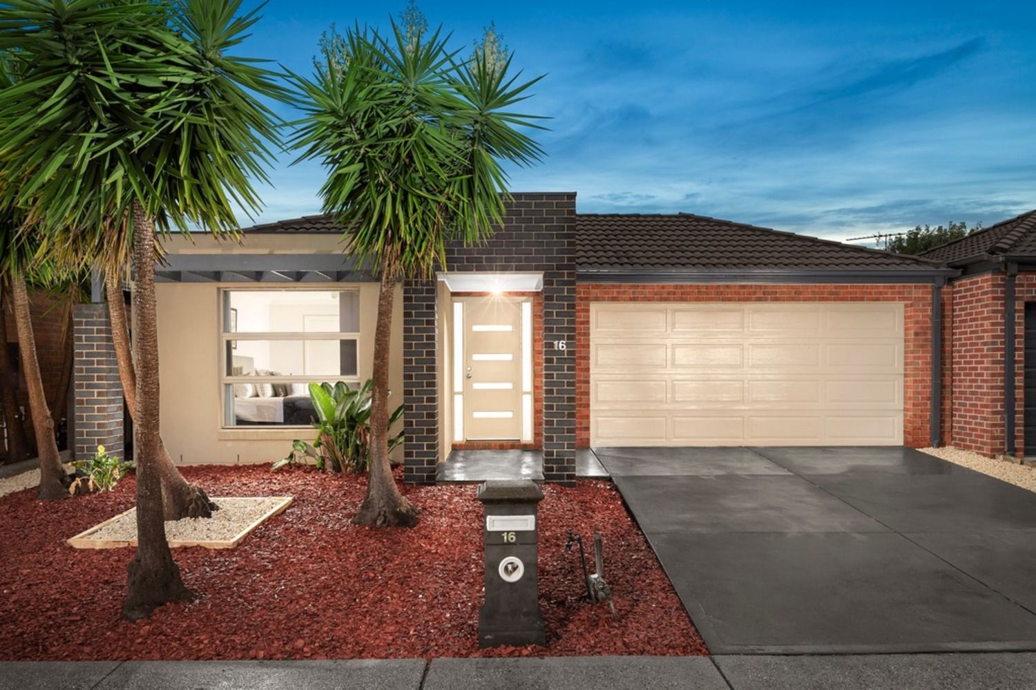 4 bedrooms House in 16 Jezwing Avenue SOUTH MORANG VIC, 3752