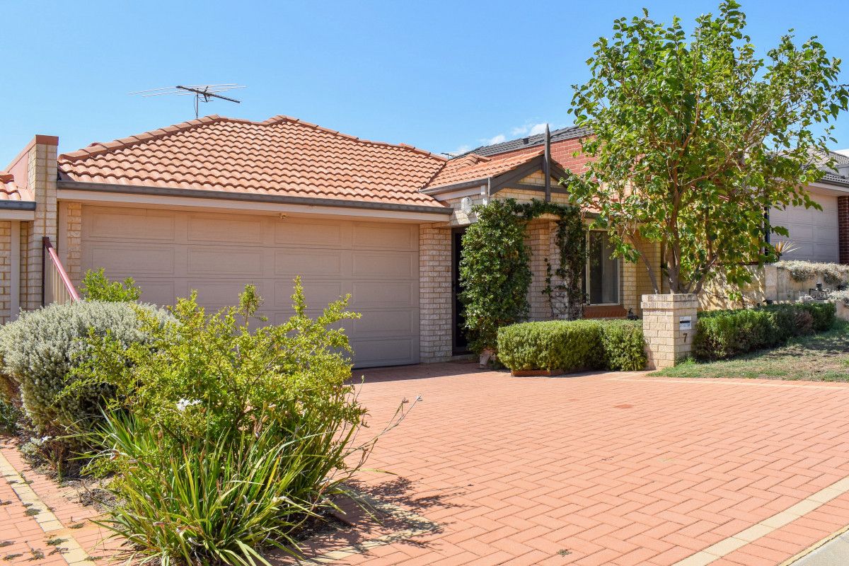 3 bedrooms House in 7 Magnet Close LAKE COOGEE WA, 6166