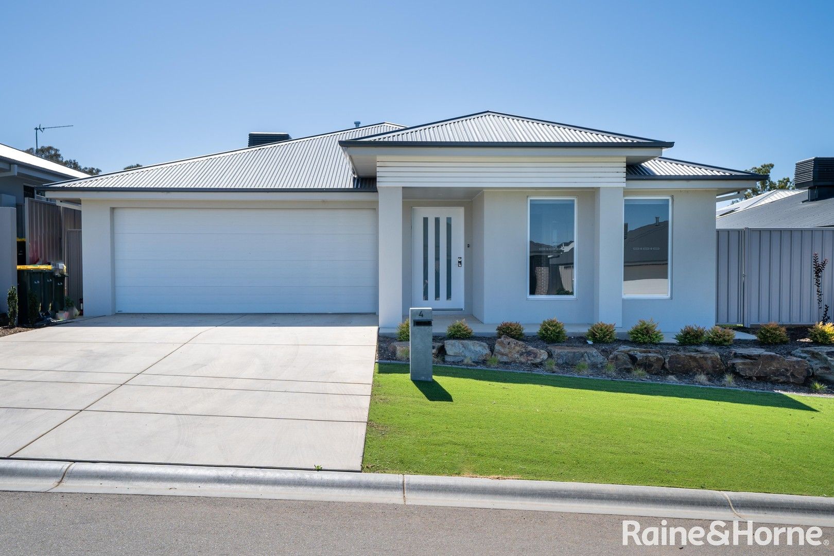 3 bedrooms House in 4 Windouran Street GOBBAGOMBALIN NSW, 2650