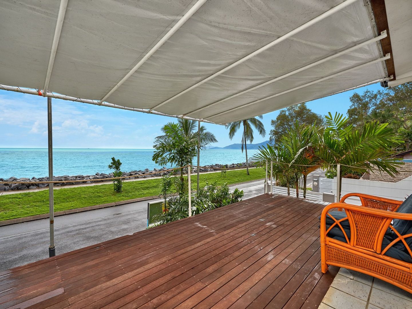 209 Oshea Esplanade, Machans Beach QLD 4878, Image 2