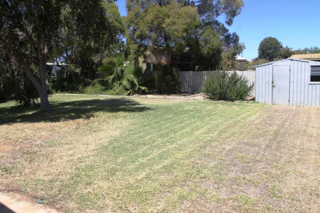 17 Wandoo Cres, Wongan Hills WA 6603, Image 2