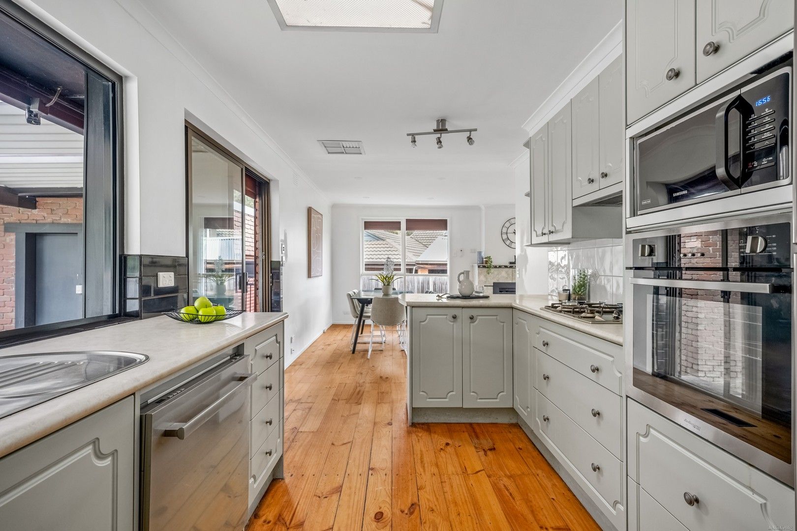 4 bedrooms House in 5 Fernlea Close WATSONIA NORTH VIC, 3087