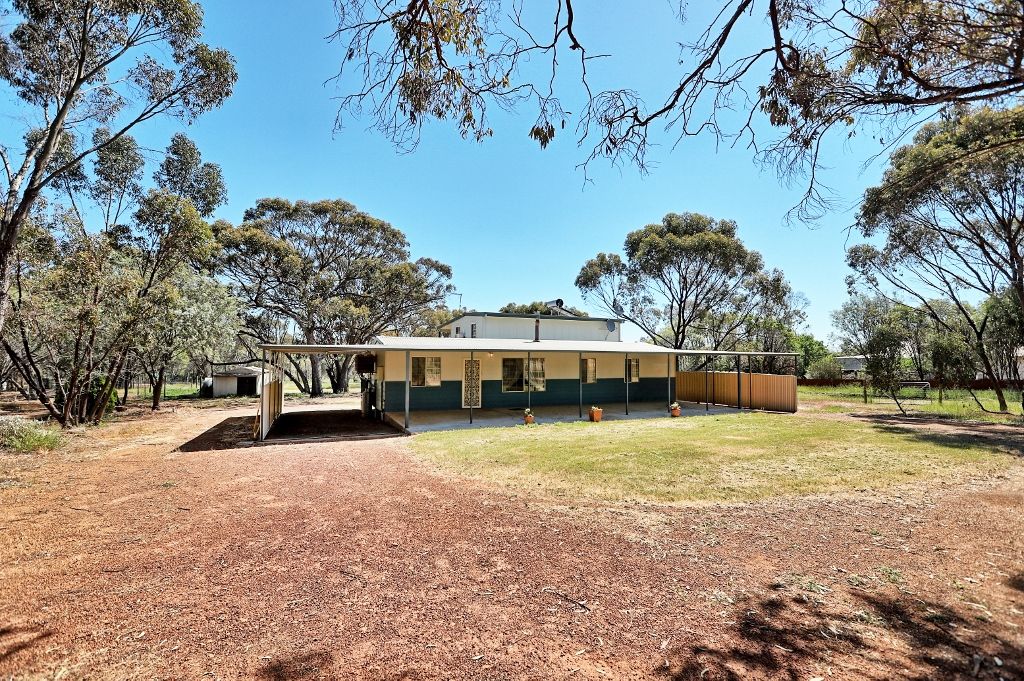 33 Russell St, Cuballing WA 6311, Image 0