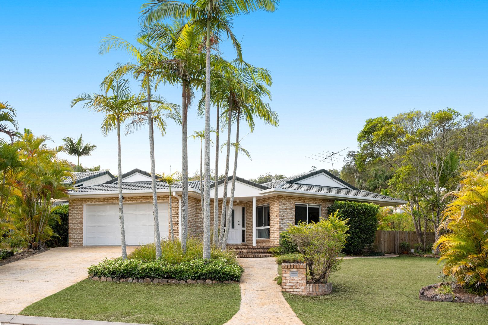 1 Canterbury Place, The Gap QLD 4061