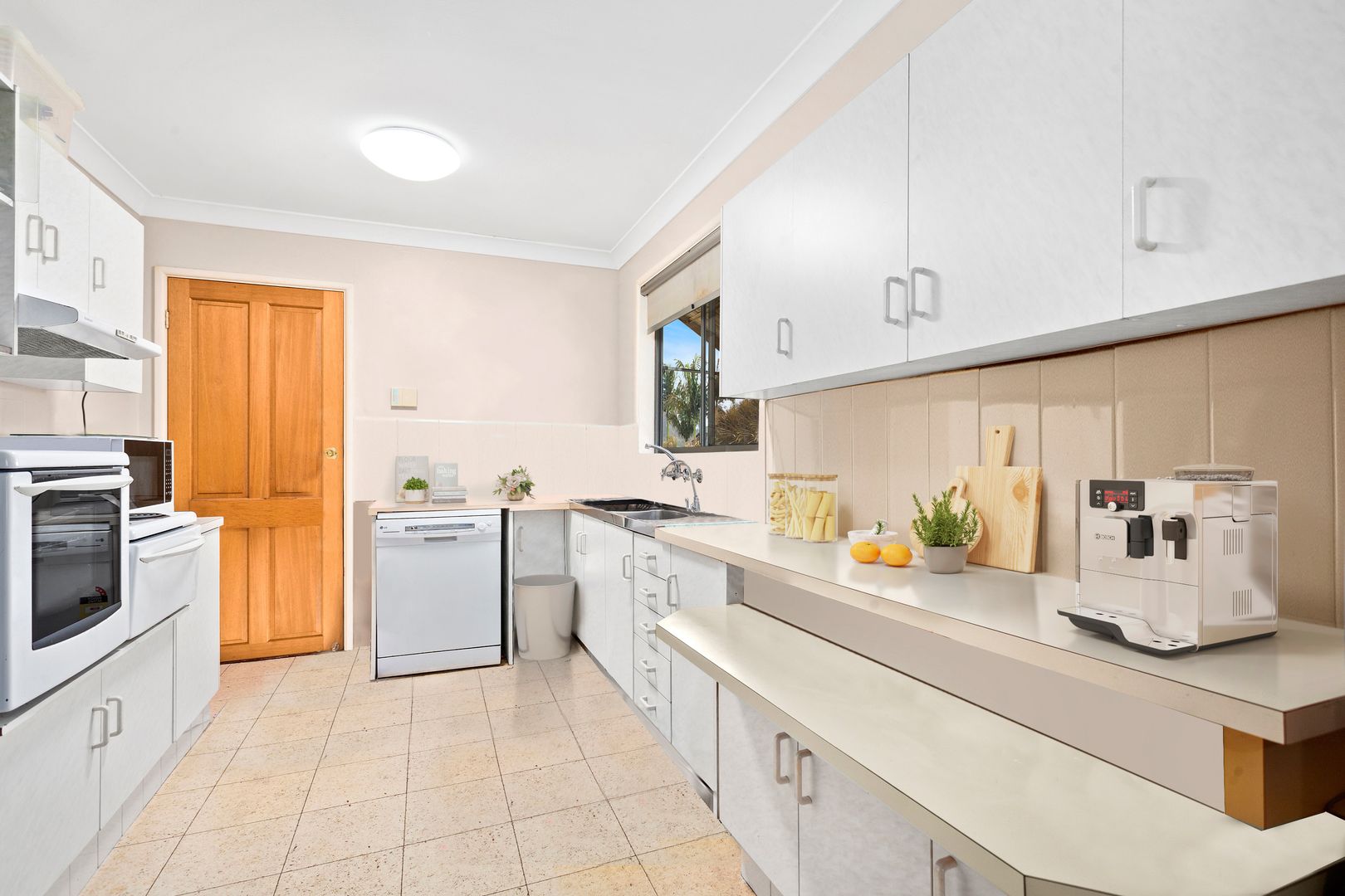 23 Iris Avenue, Coniston NSW 2500, Image 1