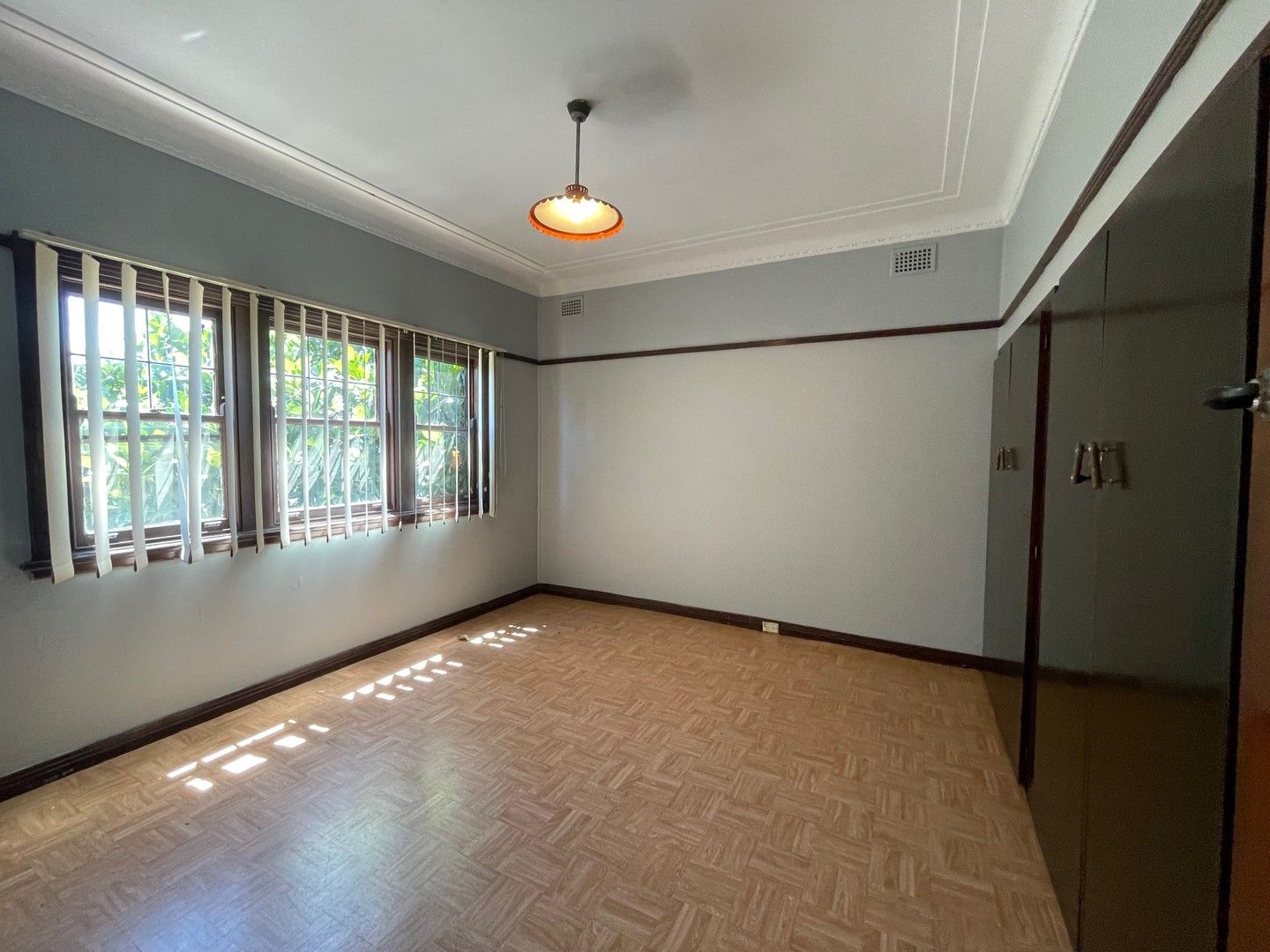 4 bedrooms House in 737 Hume Highway BASS HILL NSW, 2197