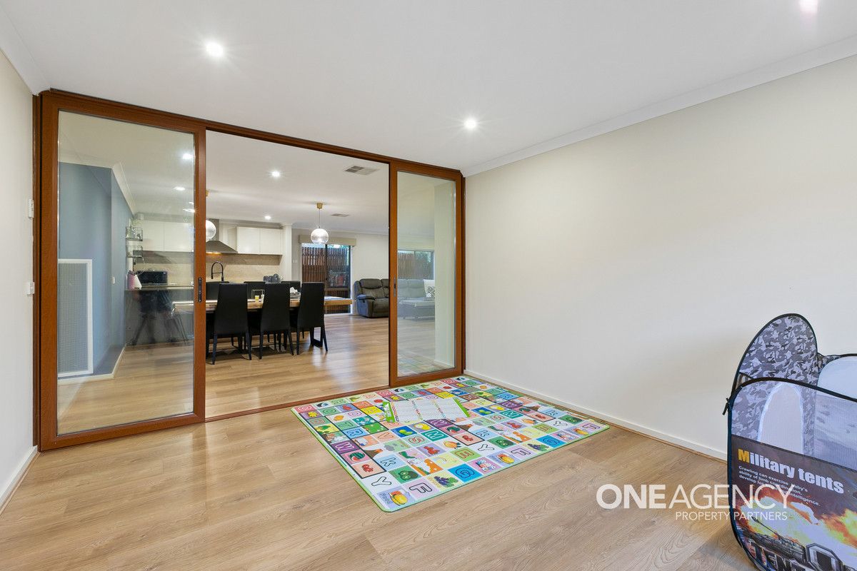 21 Arrowgrass Drive, Point Cook VIC 3030, Image 2