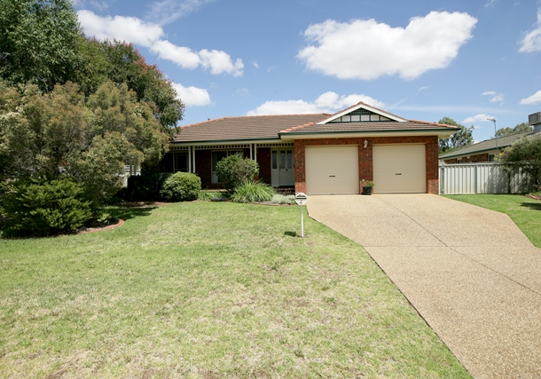 4 Shiralee Place, Estella NSW 2650