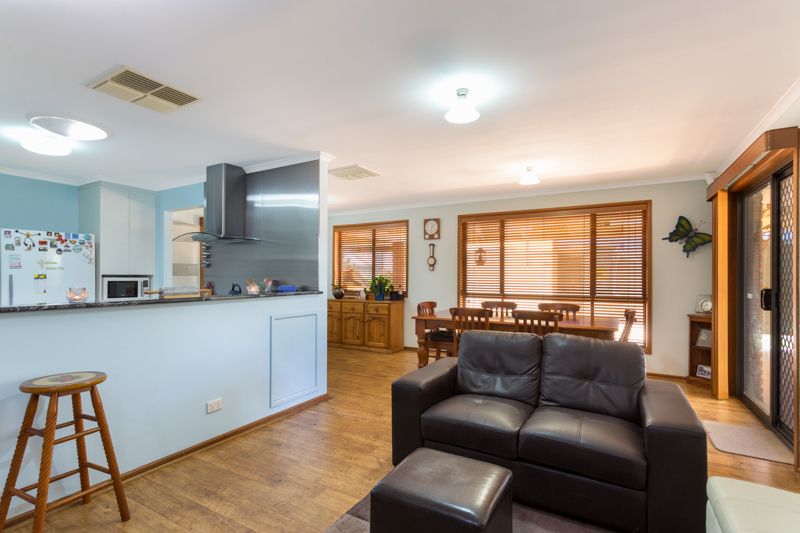 2 Stuart Court, Parafield Gardens SA 5107, Image 2