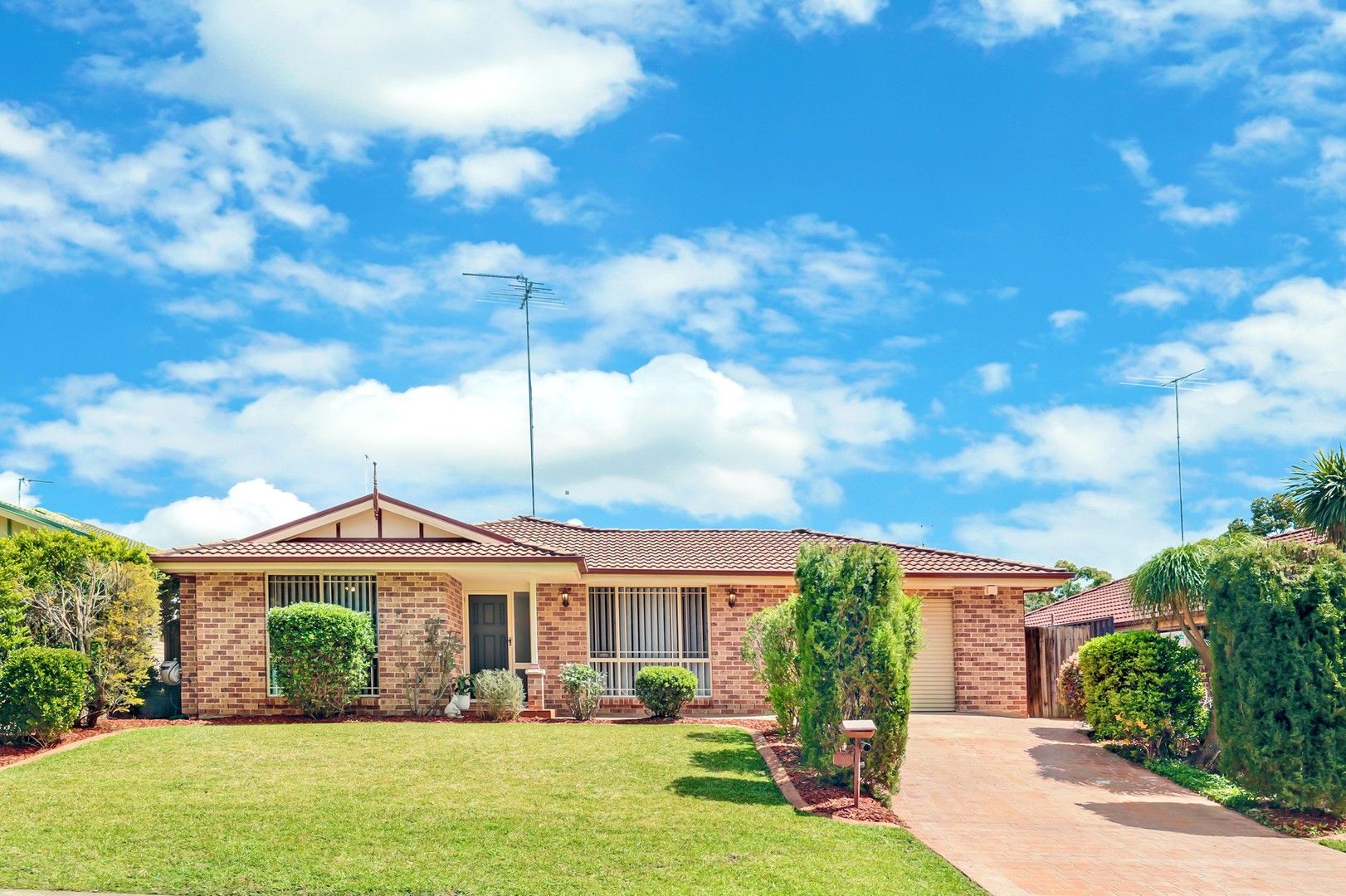 4 bedrooms House in 9 Ballybunnion Terrace GLENMORE PARK NSW, 2745