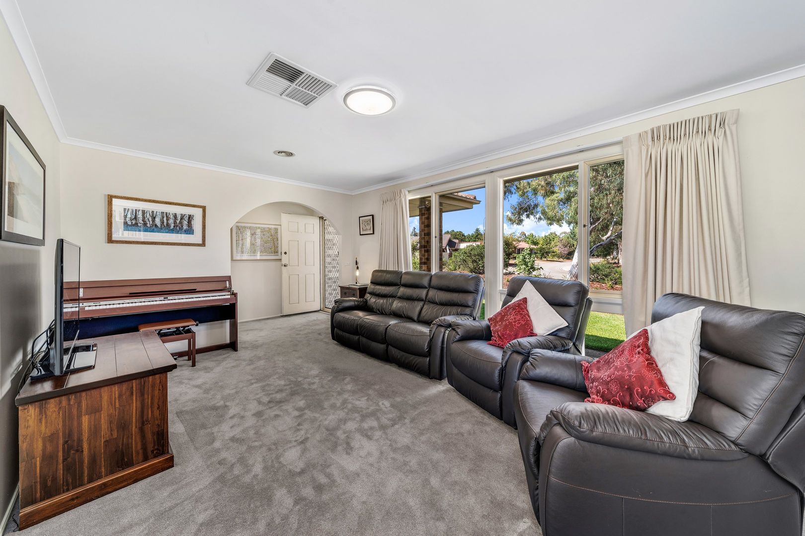 1 Capella Crescent, Giralang ACT 2617, Image 2