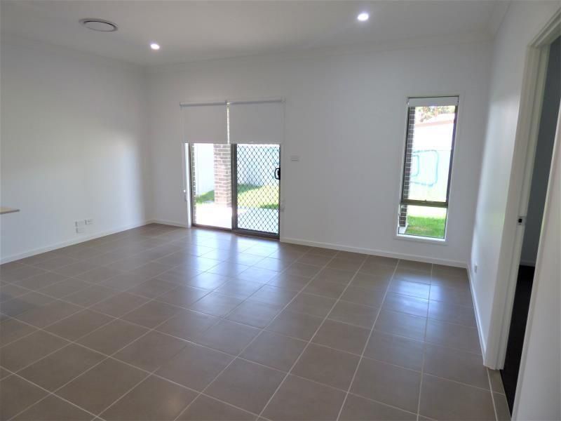 2/37 Third Street, Weston NSW 2326, Image 2