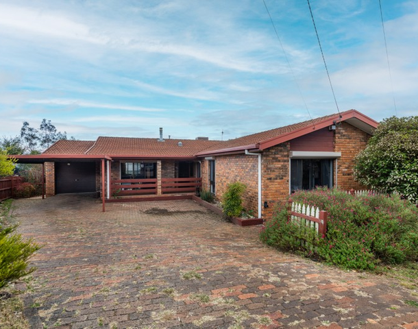 21 Lazarus Crescent, Queanbeyan West NSW 2620