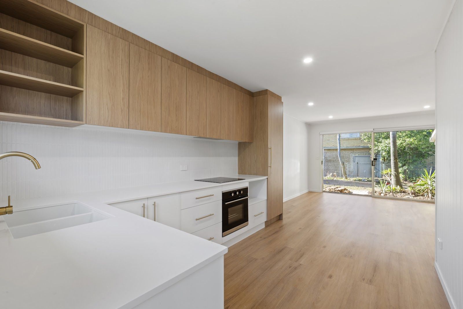 2 bedrooms Block of Units in 6/8 Leonard Avenue SURFERS PARADISE QLD, 4217