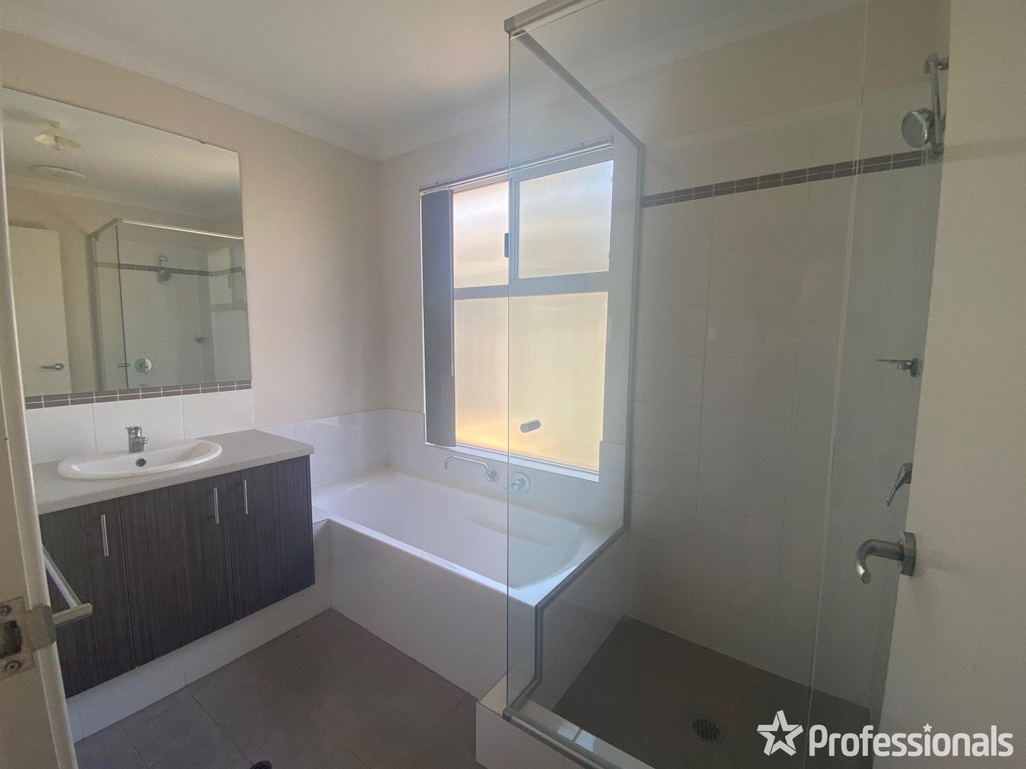 2/7 Range View Road, High WA 6057 House For Rent 540 Domain