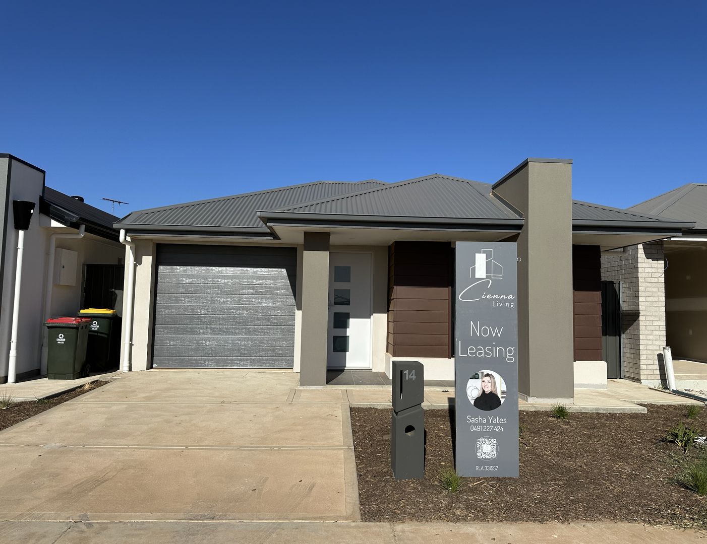 4 bedrooms House in 14 Trevelyan Avenue MUNNO PARA DOWNS SA, 5115